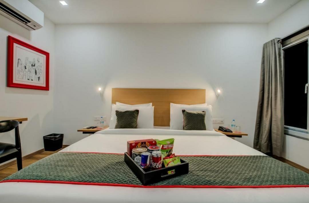 Hotel Town Plaza Pune Exterior foto